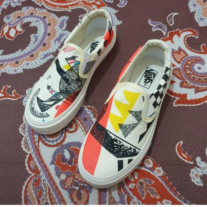 Gambar New Arrival 8532 Sepatu Vans Moma sepatu Slip On Santai import Quality dari hshsusbdu undefined Tokopedia