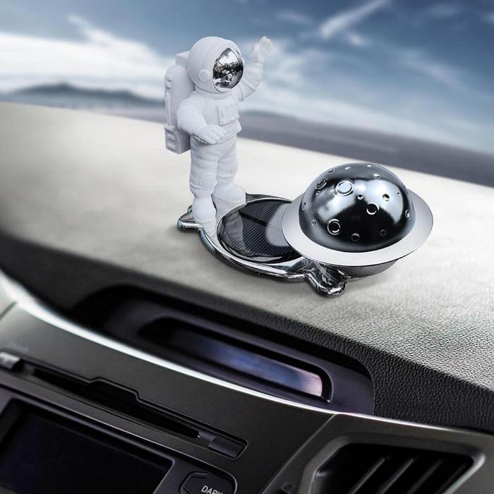 Gambar Rotating Solar Power Car Aromatherapy Solar Rotating Astronaut Planet dari eriana toko undefined Tokopedia