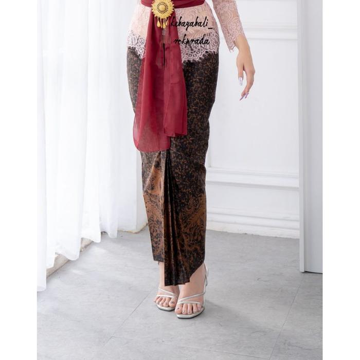 Gambar COUPLE ROSE GOLD X BATIK KLASIK IZMI KEBAYA MODERN BALI WISUDA - ROK WIRU, XXL dari .ABIMANYU undefined Tokopedia