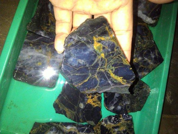 Gambar Blue Opal Mizone Serat Emas Rough Tembus Kristal Murah dari ClaraKH undefined Tokopedia