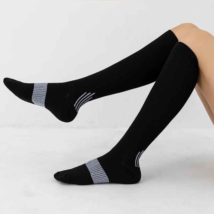 Gambar Sport Long Sock Kaos Kaki Olahraga Panjang Sepak Bola Futsal POLOS - Polos-Hitam, S-M (34-39) dari Bandar Olahraga 2 undefined Tokopedia
