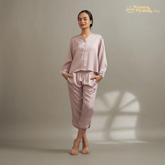 Gambar Lux Nyonya Piyama Tencel Moon Set - Mona - Moon Mona,S/M - Moon Mona, S/M dari PT Jawara undefined Tokopedia