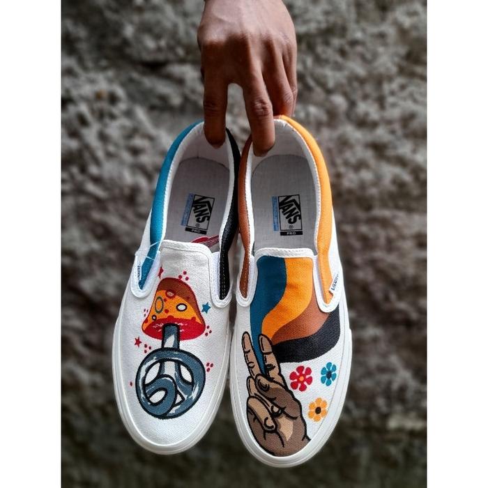 Gambar sepatu vans slipon hippie_sepatu sneakers_sepatu slipon moma ORIGINAL - Hippie ofwhite, 36 dari CHEMICALMETH undefined Tokopedia