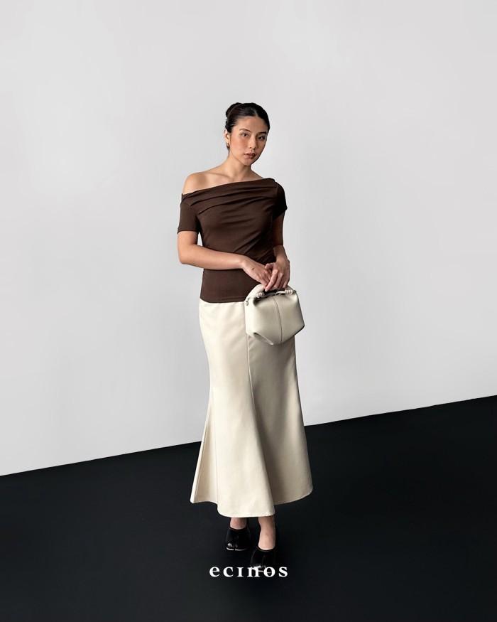 Gambar [MEYRA] ECINOS - CORE FITTED OFF SHOULDER TENCEL TOP - Coffee, S-M dari Almeyra Fashion undefined Tokopedia