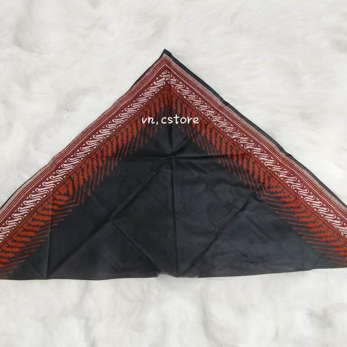 Gambar UDENG SEGITIGA BIASA 12 MOTIF / udeng jawa / udeng jaranan / iket bali / udeng bali / barongan / ganong / topeng ganong / bujang ganong / barongan devil / barongan kediri / celeng / jaranan / kuda kepang / topi / slayer / songkok / kopyah / psht dari technoplast 28 undefined Tokopedia