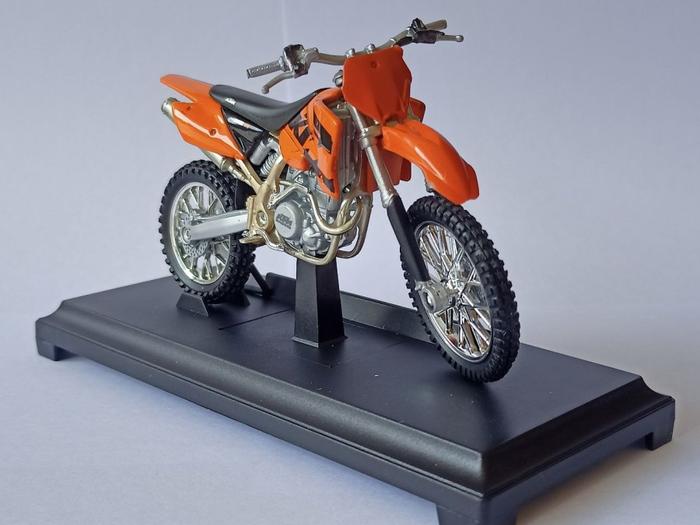 Gambar Diecast motor Trail KTM 450 SX Racing miniatur motor cross welly 1:18 dari Shaun the Shoap undefined Tokopedia