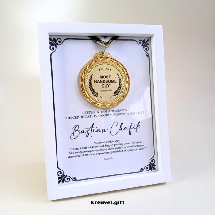 Gambar Custom Frame Medali/Medali Penghargaan - Hadiah Unik/Kado Ulang Tahun/Kado Pernikahan - 6R(15x20cm), Biru-kuning dari Kreuvel Store undefined Tokopedia