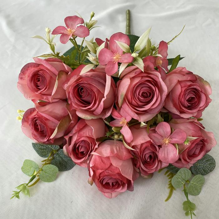 Gambar Eyre Bunga mawar sutra bermutu tinggi bunga sutra bunga palsu bunga simulasi buket ornamen ruang tamu dekorasi dalam ruangan dekorasi set bungaHigh-grade roses silk flowers fake flowers simulation bouquet ornaments living room indoor decoration flower set - menyihir pink dari Marjishop Store undefined Tokopedia