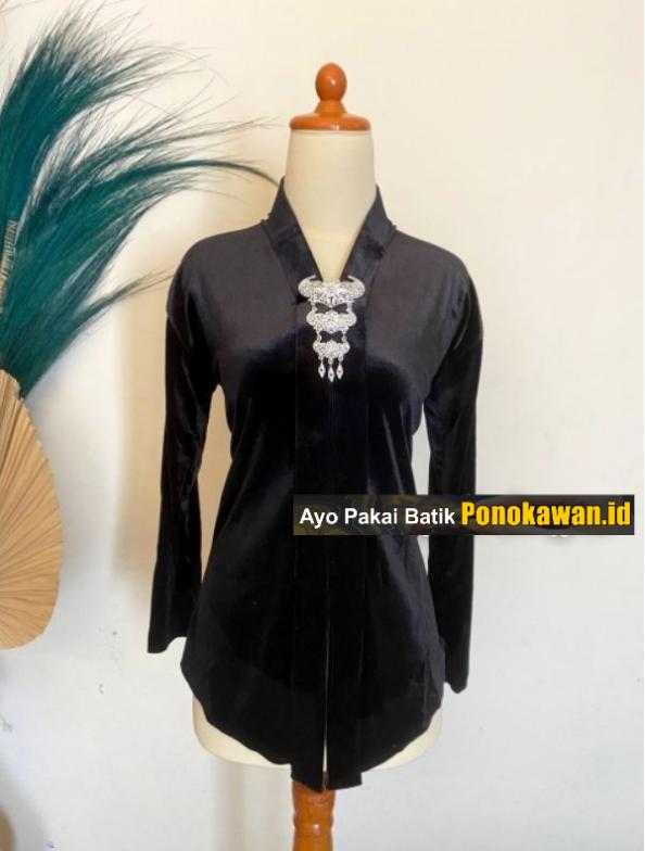 Gambar Baju Atasan Kebaya Bludru Kartini / Kebaya Hijab Leher V (Bahan Tebal) - Hitam, M dari ponokawanbatik undefined Tokopedia