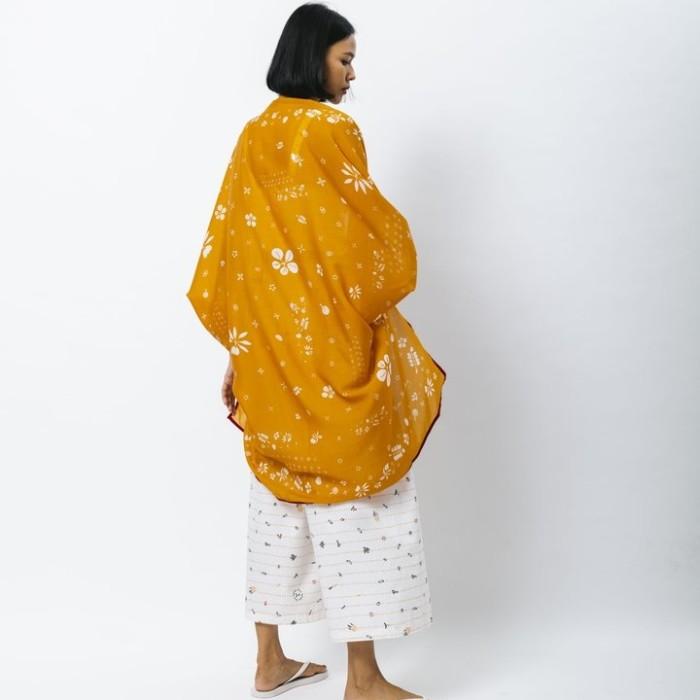 Gambar Scarf Outer Flora Wiji Kunyit Tencel Organik Sejauh Mata Memandang dari Shop Alega undefined Tokopedia