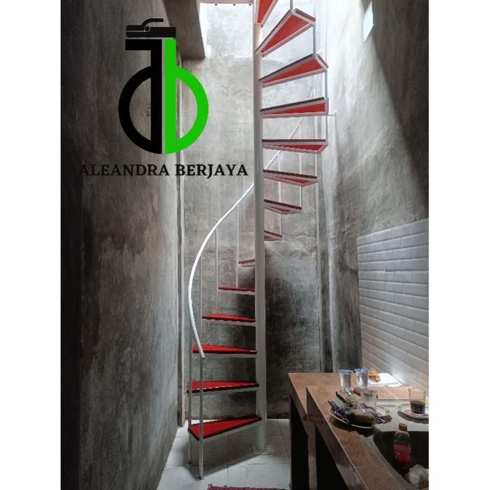 Gambar Tangga putar / tangga spiral / tangga putar perpaduan kayu Berkualitas dari Chayraa Nadhifa undefined Tokopedia