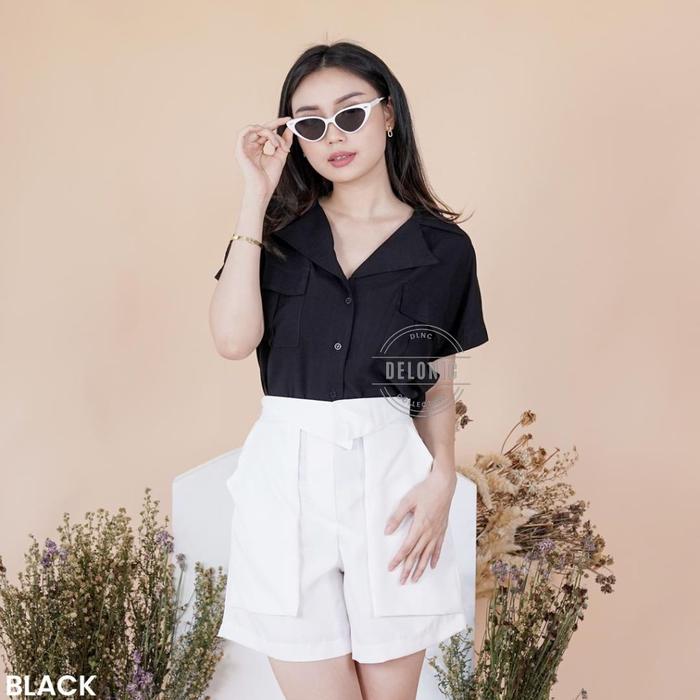 Gambar Basilia Kemeja Blouse Katun V-Neck - Atasan Baju Cotton Top VNeck Fashion Wanita Tshirt T-Shirt Outfit Hangout Kekinian Casual | Pesta & Kerja Kasual - Black dari deloniccollection undefined Tokopedia