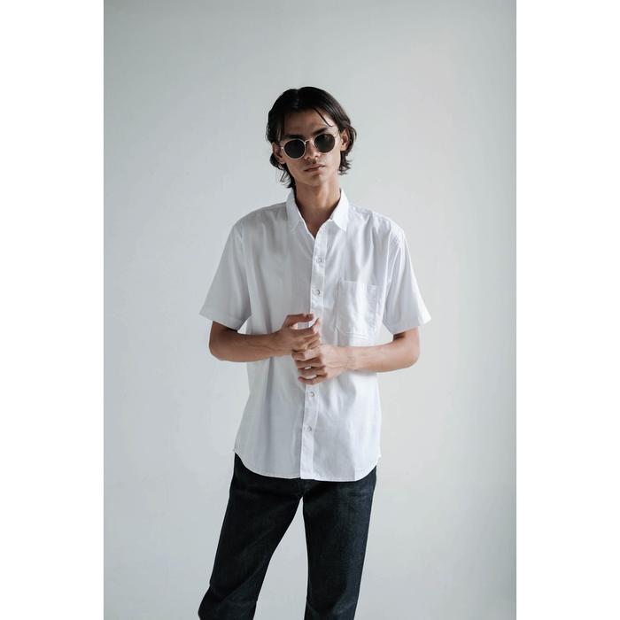 Gambar [Best Quality] Larusso Kemeja Basic Tencel Pendek - White L001 - L dari Alida Mini Store ID undefined Tokopedia
