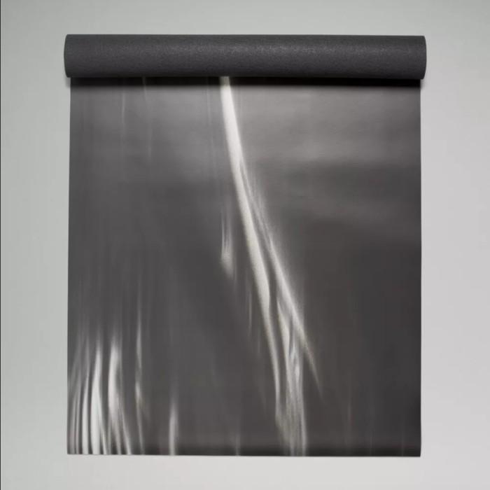 Gambar LULULEMON THE REVERSIBLE YOGA MAT 3MM TERMURAH - Black / White dari ZoroStores undefined Tokopedia