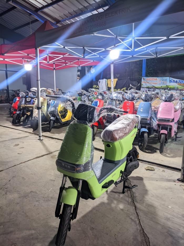 Gambar sepeda listrik uwinfly D8d nfc garansi resmi - Hijau dari Jovanmarket_id undefined Tokopedia