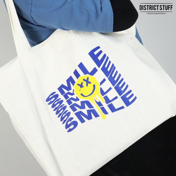 Gambar Totebag SMILE Canvas Premium Tebal Tas Tote Bag Kanvas Resleting Pria Wanita - Broken White, 30X40 LSK dari District Stuff undefined Tokopedia