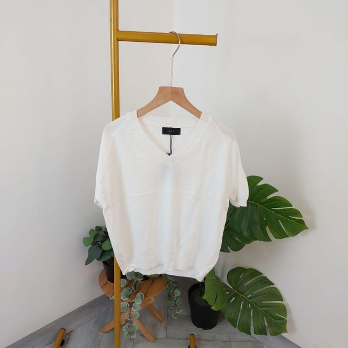 Gambar ATASAN KNIT POLOS VNECK ONE-K 139980 FASHION WANITA IMPORT BANGKOK ONE011 - WHITE dari bebellaid undefined Tokopedia