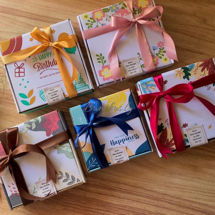 Gambar (Motif Series) Box Hampers | Gift Box | K Ulang Tahun | Hampers | Kardus Hampers | Kardus Packing | K Kado | Kado Wisuda | Kado Ulang Tahun Cewek Happy thday Annsary Graduation Milad Estetik Lengkap Series Motif Fl incluede buble wrap dari berkahBapak undefined Tokopedia