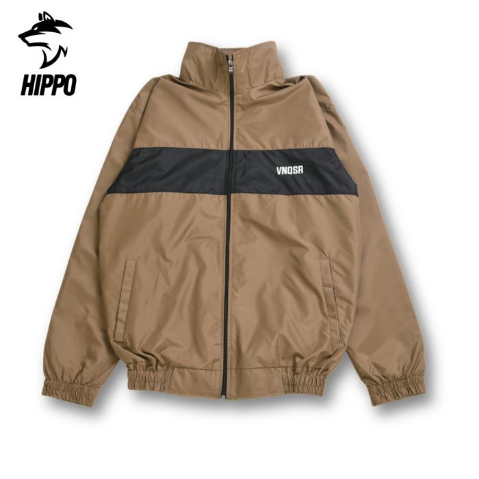 Gambar Jaket Tracksuit Hitam Lis Putih Pria Wanita Panjang Zipper Parasut Tebal Cowok - Krem Lis Hitam, L dari H I P P 0 undefined Tokopedia