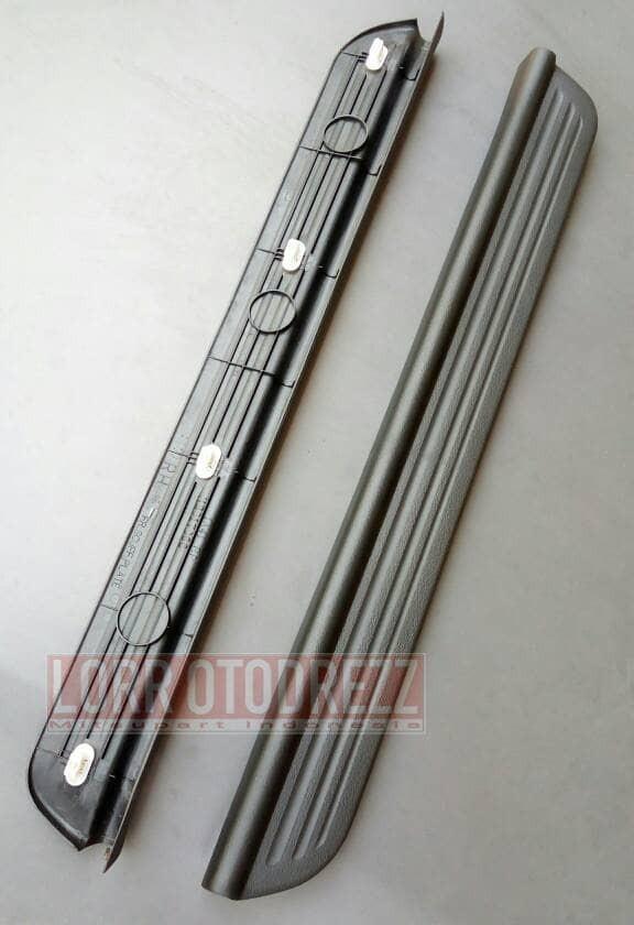 Gambar Sillplate / Scuffplate / scuff plate depan original lancer evo 3-4 - Kiri/passengger dari Mitsupart iD undefined Tokopedia