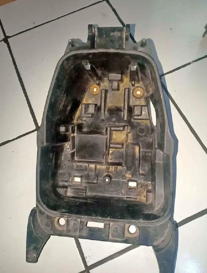Gambar Box helm Bagasi honda beat karbu copotan original seken dari rereshoes undefined Tokopedia