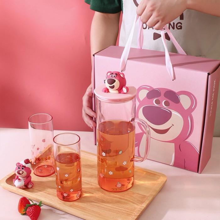 Gambar SALE TERLARIS DISNEY GLASS TEAPOT PITCHER JUG SET TEKO GELAS KARAKTER POOH LOTSO GIFT SET READYY - Lotso dari Harajuku roi undefined Tokopedia