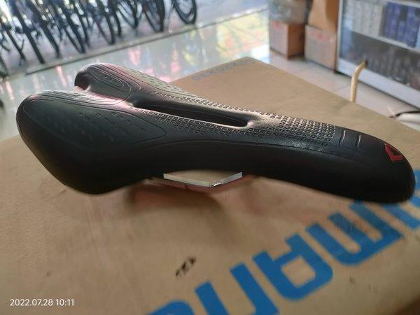 Gambar Termurah Sadel Sepeda RB Road Bike Mtb Bmx Lipat Balap Vader Putih Hole Lubang Not Velo Specialized Selle Royal Wtb dari lorempisum toko undefined Tokopedia