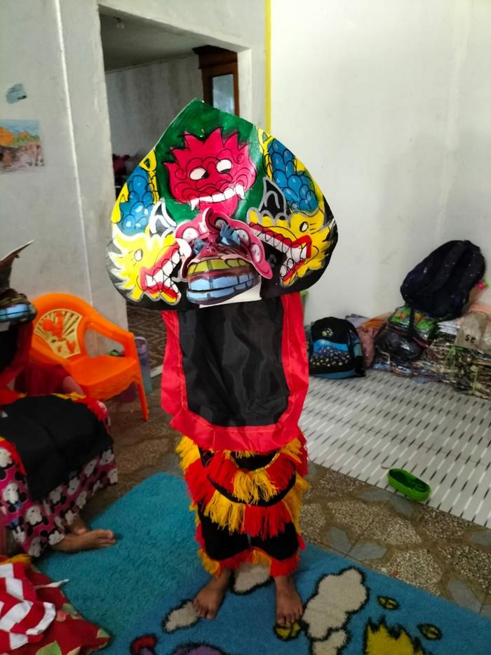 Gambar Barongan kuda lumping kaos reog pecut - Barongan Asli Anak Jawa Kecil Yang Murah Devil Kayu 1 Ser Dewasa Pecut Barongsai Bopo Anak2 Topeng Mainan Cowok 3 Meter Kuda Lumping Caplokan Umur 10 Reog Celana Jaranan Ponorogo Barogan Kediri Baju Bujang Ganong dari SutinaShoep undefined Tokopedia