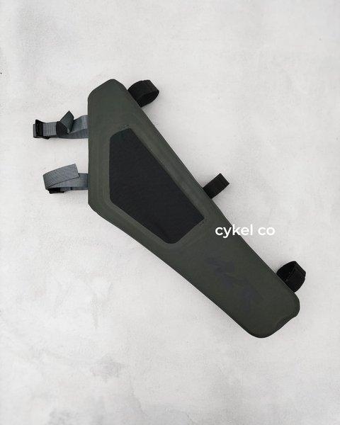 Gambar MAAP x apidura black frame bag 4L ultralight waterproof dari UDINJAMAL123112 undefined Tokopedia
