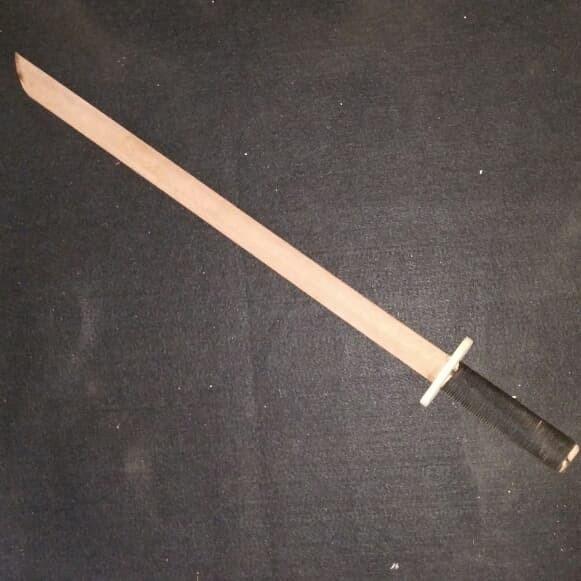 Gambar mainan ( kayu simple wooden katana sword ) dari luckyluckywood undefined Tokopedia