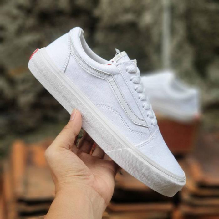 Gambar TERLARIS SEPATU VANS OLDSKOOL OG BLACK/SEPATU VANS SLIPON/SEPATU VANS OLDSKOOL MOMA/PREMIUM - VANS OS TRIPLE WHITE, 36 dari Pusat Ornamen Dan Hiasan Dinding undefined Tokopedia