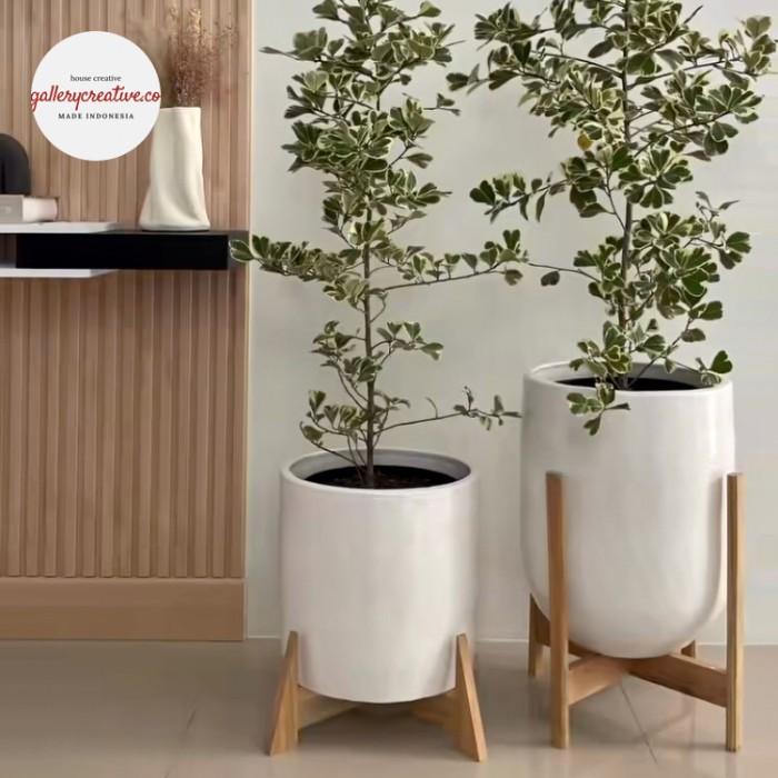 Gambar pot concrete, pot standingthetic besar - only standing dari Pika cushop undefined Tokopedia
