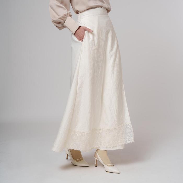 Gambar napocut Apparel - Hilya Skirt - Rok Panjang Wanita Satin Silk Premium - Bone White, S/M dari naPocut undefined Tokopedia