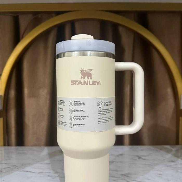Gambar SALE TERLARIS TUMBLER STA*LEY QUENCHER 40OZ & 30OZ STAINLESS DENGAN SEDOTAN READYY - CREAM 40OZ dari KotakPersegi_ undefined Tokopedia