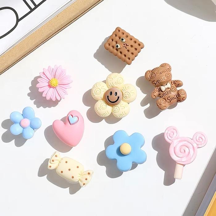 Gambar Jibbitz Crocs Set 12pcs - 15pcs Jibbitz karakter mix Jibbitz cute Pin Sepatu Charms - AKS01 dari Bakuluniversal undefined Tokopedia
