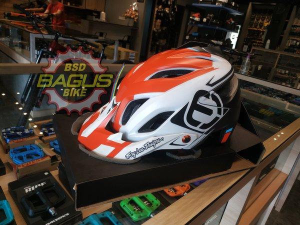 Gambar Mondraker Helmet SS 030.22001 MDK / TLD A3 MIPS HELMET DECOY RED,M/L dari Nusatech Store undefined Tokopedia