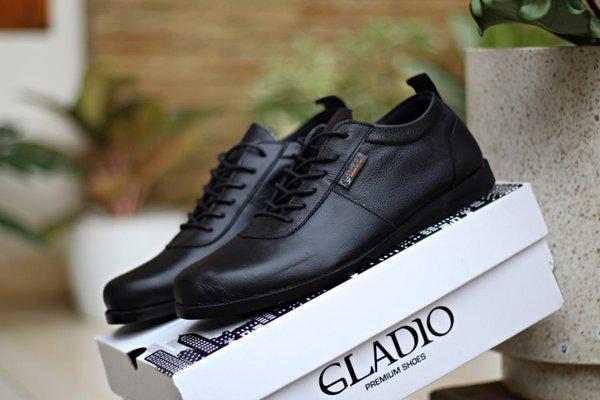 Gambar Sepatu Sneakers Casual Pria Gladio Baretto Original Handmade Kulit Asli Formal Kerja Kantor Sekolah Kuliah Anak Remaja Dewasa Keren Masa Kini Murah dari CrystialStore. undefined Tokopedia