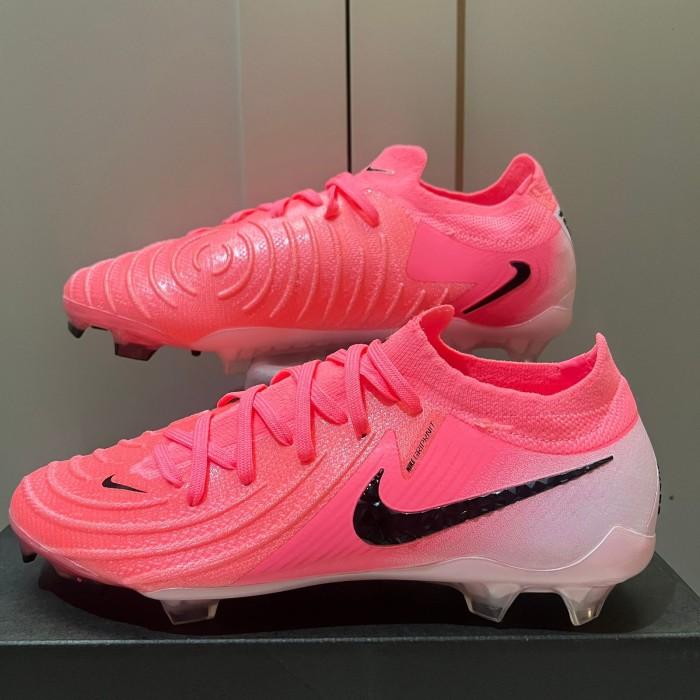 sepatu bola nike phantom black and pink phantom gt