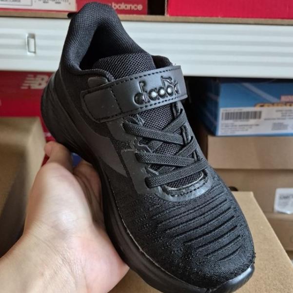 Jual (Langsung Diproses) Diadora Sepatu Sneakers Sepatu Sekolah