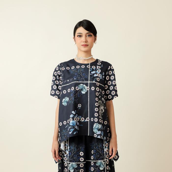 Gambar Rtw Studio Blouse Lengan Pendek Wanita Print Ankara Handkerchief Navy Blue - XS dari RTW.Studio undefined Tokopedia