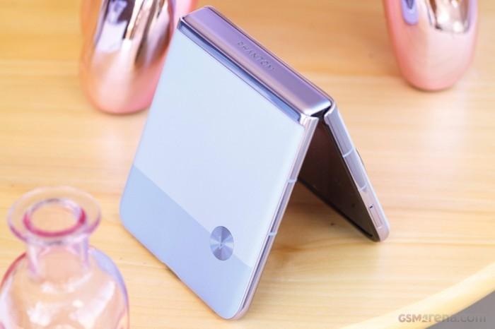 Gambar TECNO PHANTOM V FLIP 5G 8GB 256GB MYSTIC DAWN - TANPA PAKET dari Kingz Notebook undefined Tokopedia