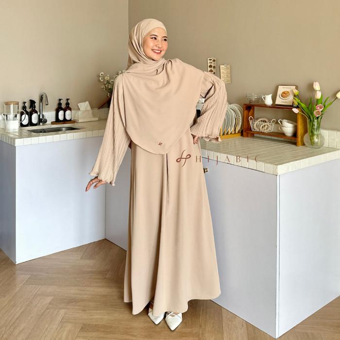 Gambar Hijabic - Ghania Pleats Dress (Dress with UV Protection) - Beige, S/M dari hijabicofficialshop undefined Tokopedia