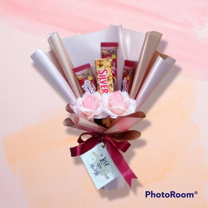 Gambar PASTI PROMO Buket, buket coklat, buket bunga, valentine, buket wisuda,bouquet - Buket Snack125KORI - BketCoklat 50K dari HANDA STORE98 undefined Tokopedia