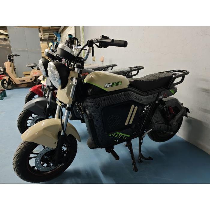 Gambar Motor Listrik Prostreet GT-R 60V-12Ah Garansi Resmi Seperti Motor Listrik Goda 199 Max Mecha King Kong - Cream glossy dari Water_store undefined Tokopedia