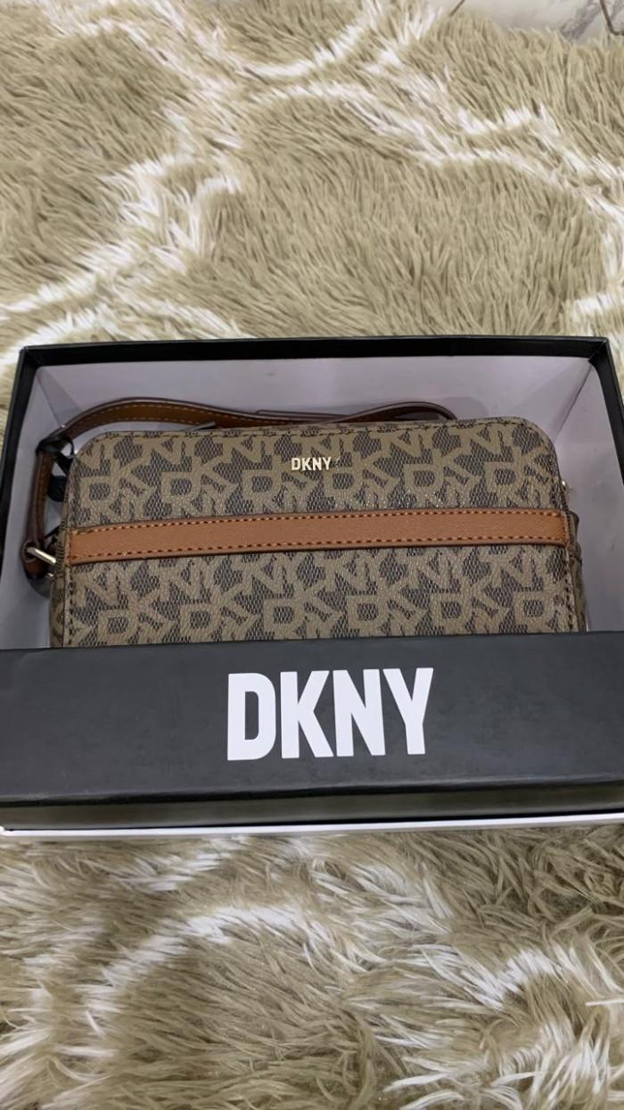 Gambar DKNY Sling Crossbody Camera Box - Coklat dari Heelsandtea.ID undefined Tokopedia