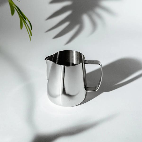 Gambar BARISTA HUSTLE The Pitcher Polished Steel - [Milk Jugs] - 600ml dari coffeetarium undefined 2 Tokopedia