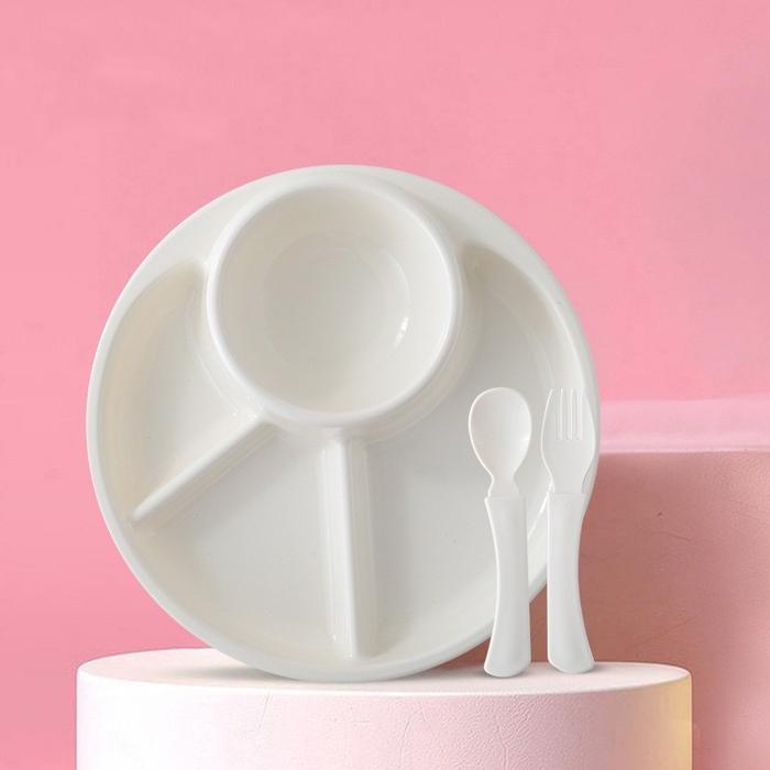 Gambar 【Gstar】PIRING PLASTIK 4 PARTISI + SENDOK & GARPU - 3 WARNA PILIHAN | PRAKTIS UNTUK MAKANAN ANAK, BEKAL KERJA & PICNIK | ANTI TUMPAH & HIGIENIS - White dari Gstar Toys Online Mall undefined Tokopedia