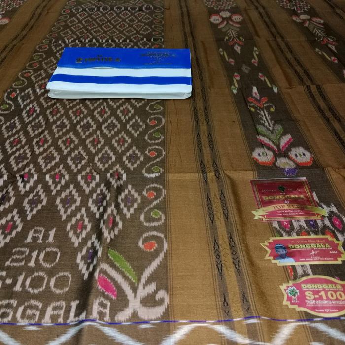Gambar SARUNG DONGGALA A1 S100 FULL SUTRA ISTIMEWA 100% sarung mewah donggala no1 sarung tenun Muslim Dewasa Motif Pria - coklat, tas dari @serbaserbisarungstore88 undefined Tokopedia