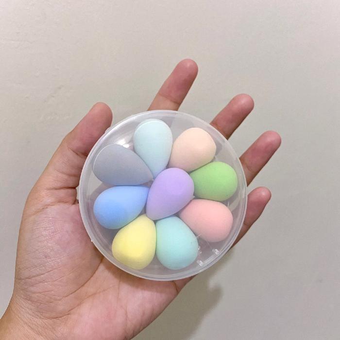 Gambar Isi 9 Sponge Beauty Blender Kecil Set Wadah Mika Transparan Spons Bedak Aksesoris Makeup Kecil dari toko.atiya undefined Tokopedia