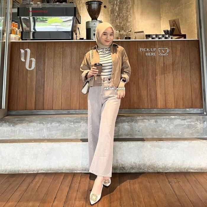 Gambar CELANA PANJANG LOOSE JEANS PUTIH WANITA KOREAN STYLE HIGHWAIST KULOT BIG SIZE SUPER JUMBO BB 42-85 kg PINGGANG KARET TERBARU 2023 AKSAL JEANS - KHAKI, M dari aksal jeans undefined Tokopedia